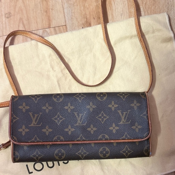 Louis Vuitton Dark Brown Monogram crossbody preloved - Picture 12 of 16
